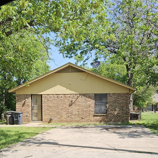 Building Photo - 3404 Burton Ave