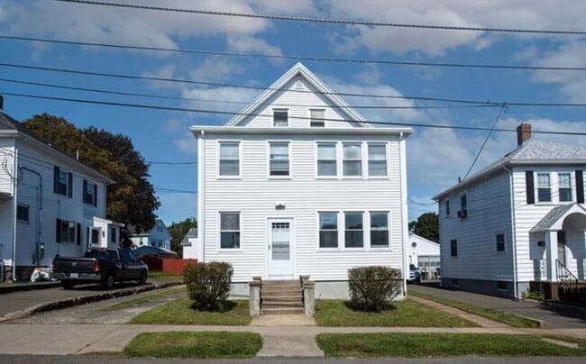 Building Photo - 13 Nelson Rd Unit 1
