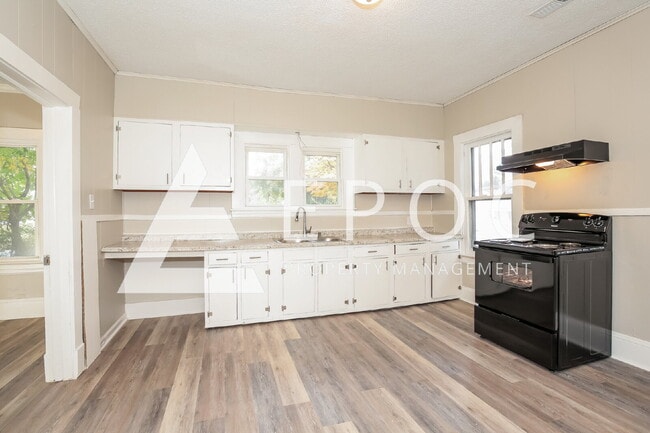 Photo - 1010 Gordon St