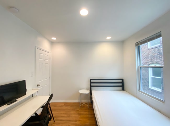 Photo - 2353 Tilbury Ave