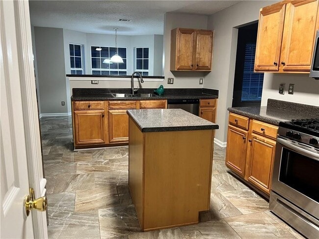 Photo - 6064 Red Top Loop