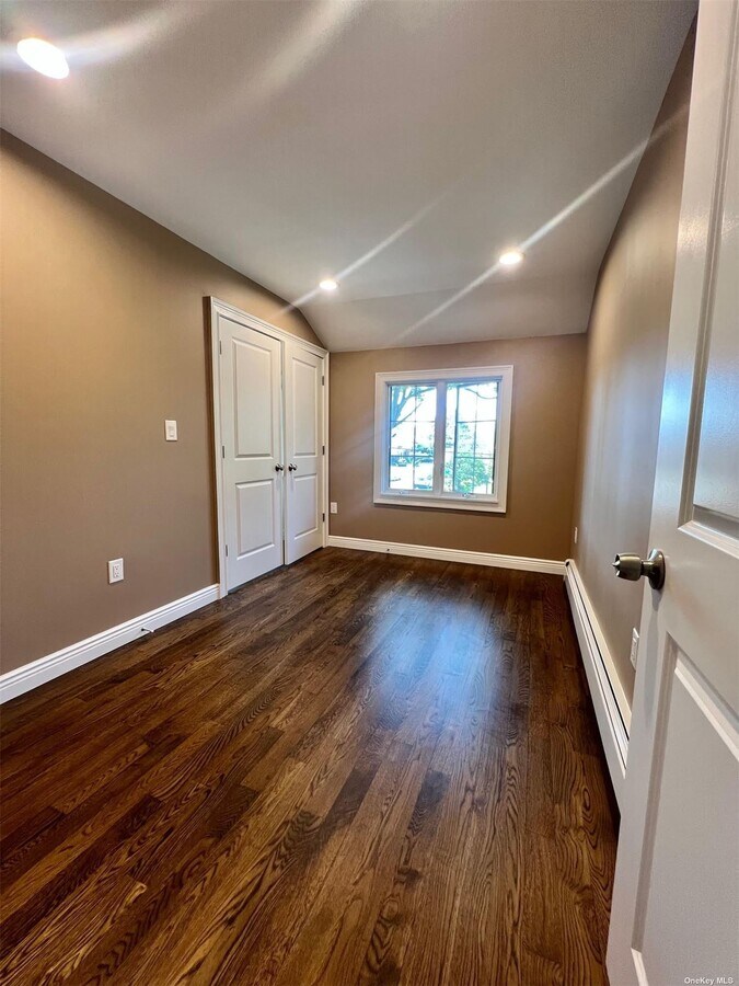 Photo - 20-19 154th St