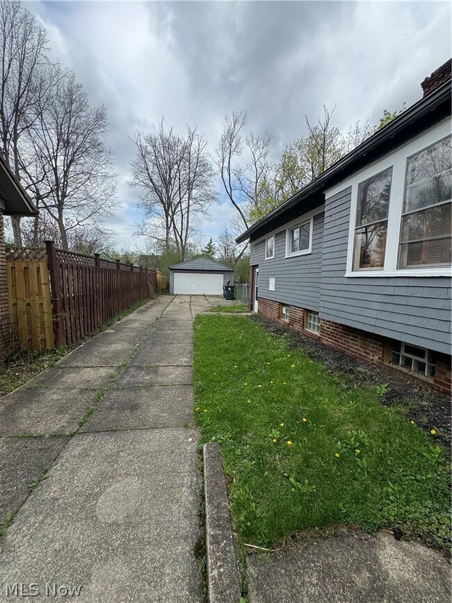 Photo - 3327 Bradford Rd