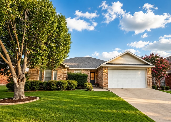 Building Photo - Charming Arlington Retreat with Open Living, Cozy Fireplace, and Prime Location — Don’t Miss This...