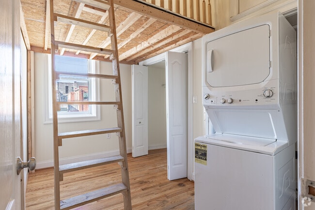1BR, 1BA with Loft - 209 E Main St