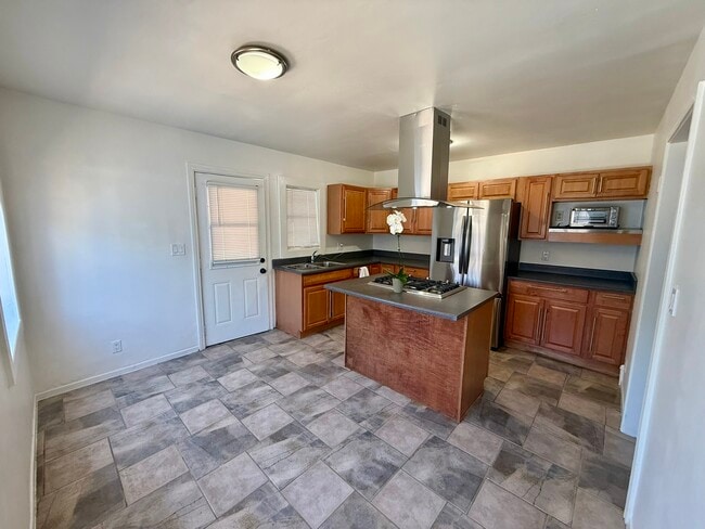 Building Photo - 22122 Saticoy St