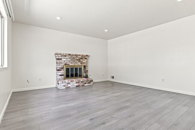 Photo - 745 Cedar Dr