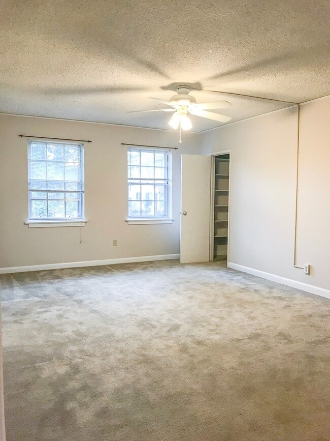 Photo - Summerville Townhome with Fully Equipped K...