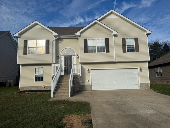 Building Photo - Gorgeous 5 Bedroom Home