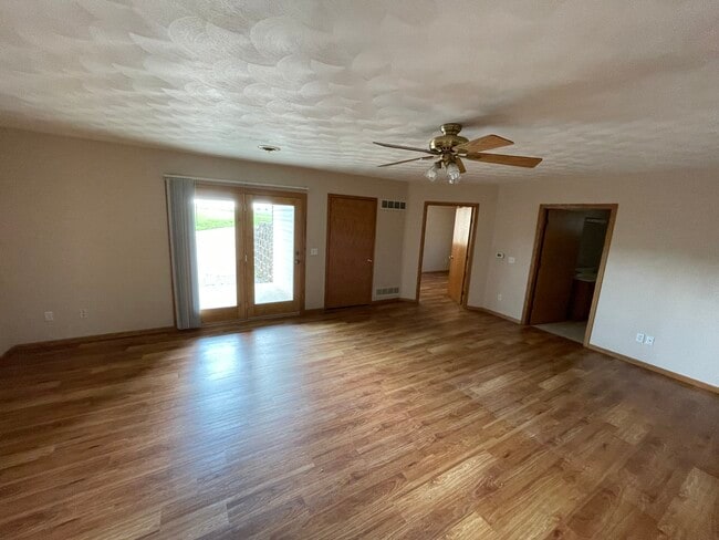 Building Photo - 1500 Packers Ct Unit 1