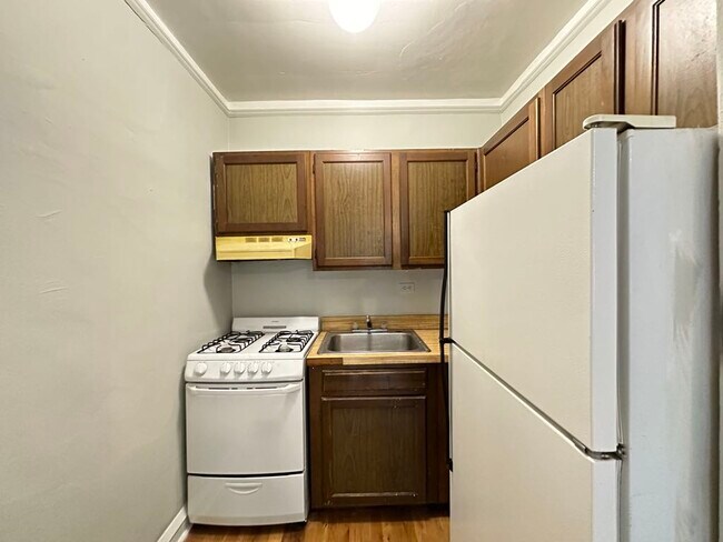 Photo - 823 W Wolfram St Unit 203