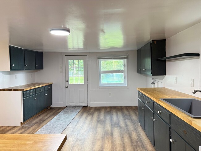 Photo - Newly Renovated 3 Bedroom 1.5 Bathroom Hom...
