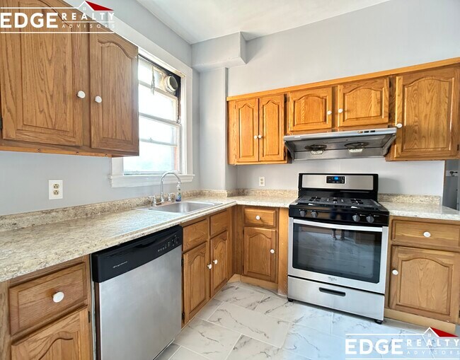 Building Photo - 24 Leamington Rd Unit 1