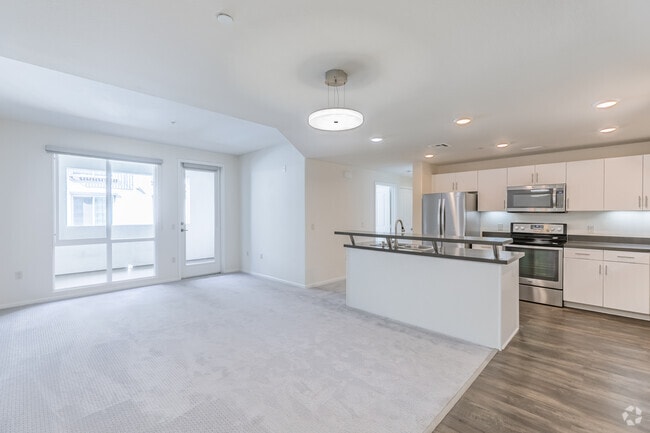 3BR, 3BA - 1,275SF