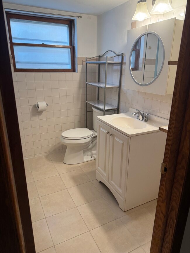 Bathrooms - 5114 W Grace St Unit Garden apartment