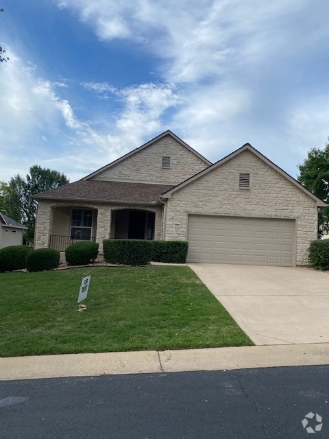 Building Photo - 105 Purple Sage Dr Rental