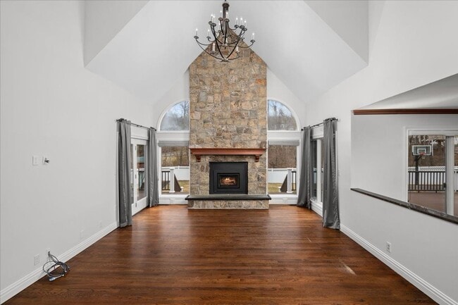 Photo - Spacious 4 Bedroom 4.5 Bath Rental in London Woods!