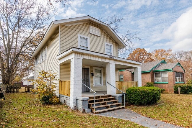 Building Photo - 4 Bedroom in West End