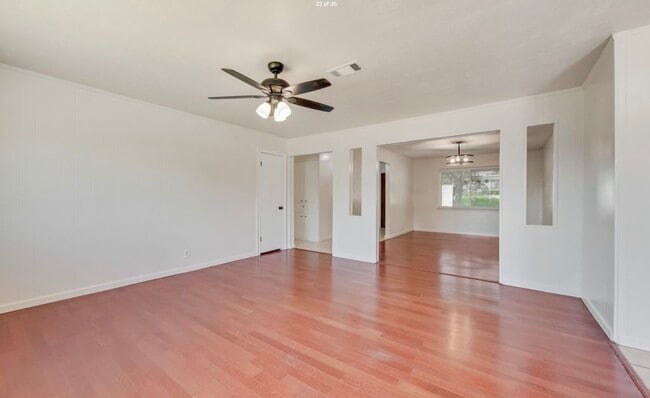 Photo - 411 Yorkshire Dr