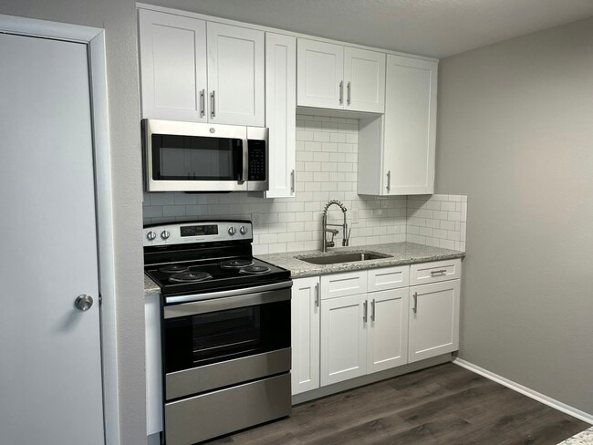 Building Photo - 6012 Rex Hall Ln Unit 6012