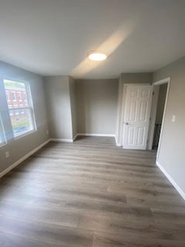 Photo - Large Home - Oak Lane