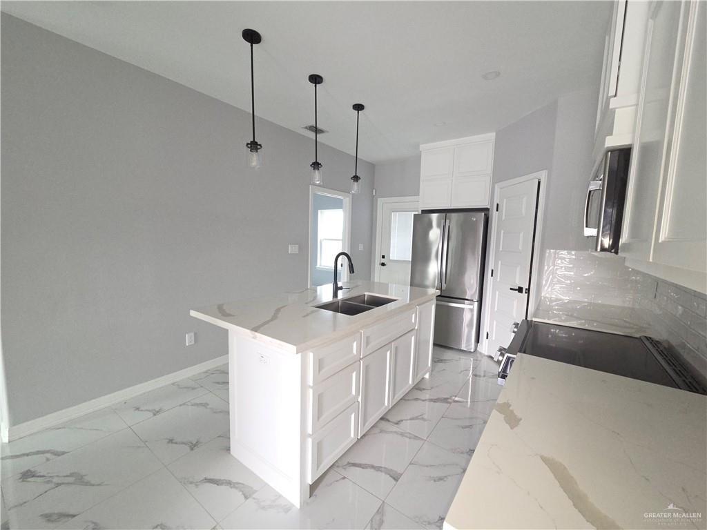 Photo - 609 E Interstate Hwy 2