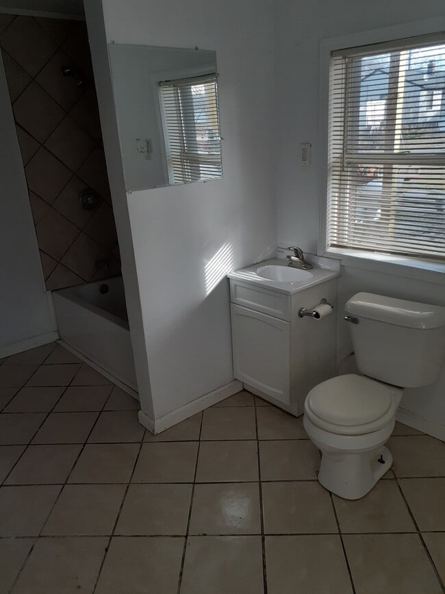 Building Photo - 2313 Georgia St Unit b