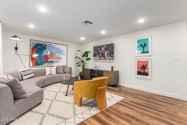 Photo - 8537 E Clarendon Ave