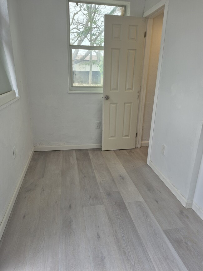 Photo - 628 SW Krome Ter Unidad 3