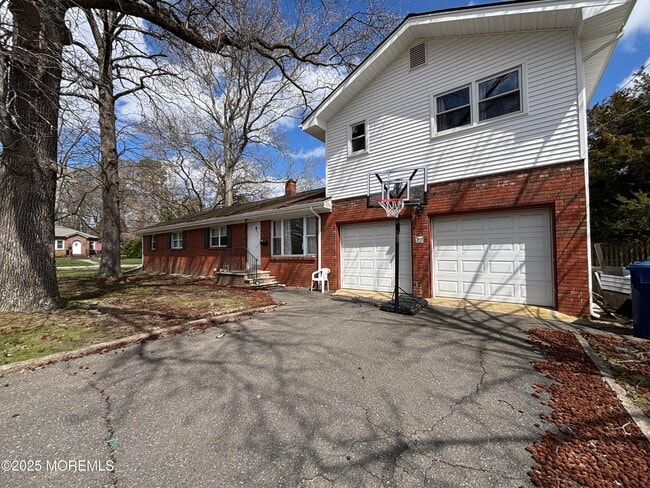 Building Photo - 217 Elmwood Rd Rental