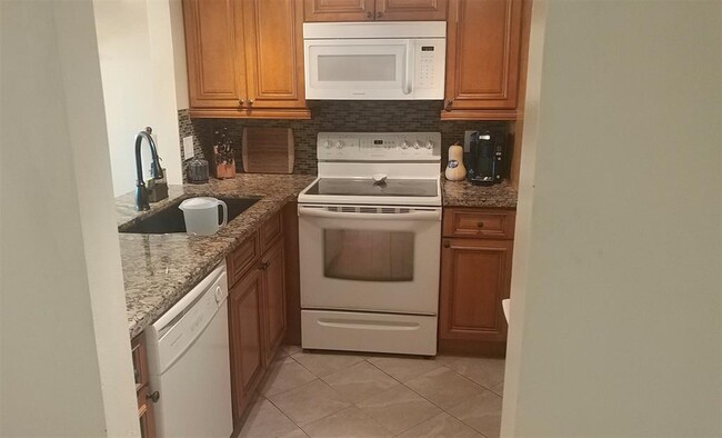 Photo - 9230 Lagoon Pl Unidad 406 Rental