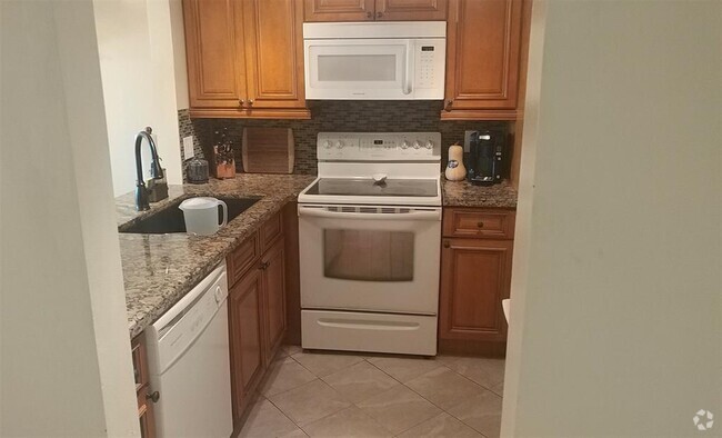 Building Photo - 9230 Lagoon Pl Unit 406 Rental