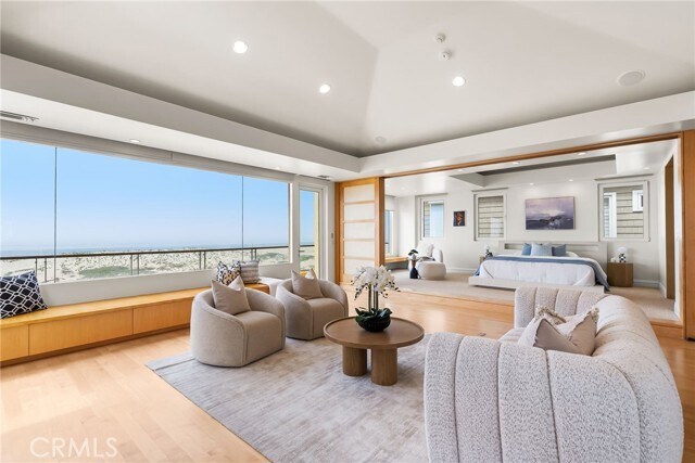 1554 E Oceanfront