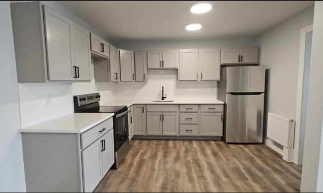 Building Photo - 23 E Clinton St Rental