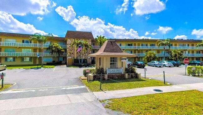 Building Photo - 400 Village Green 216 Cir Unit 216