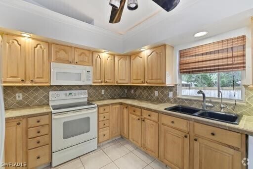 Building Photo - 141 18th Ave NE Rental