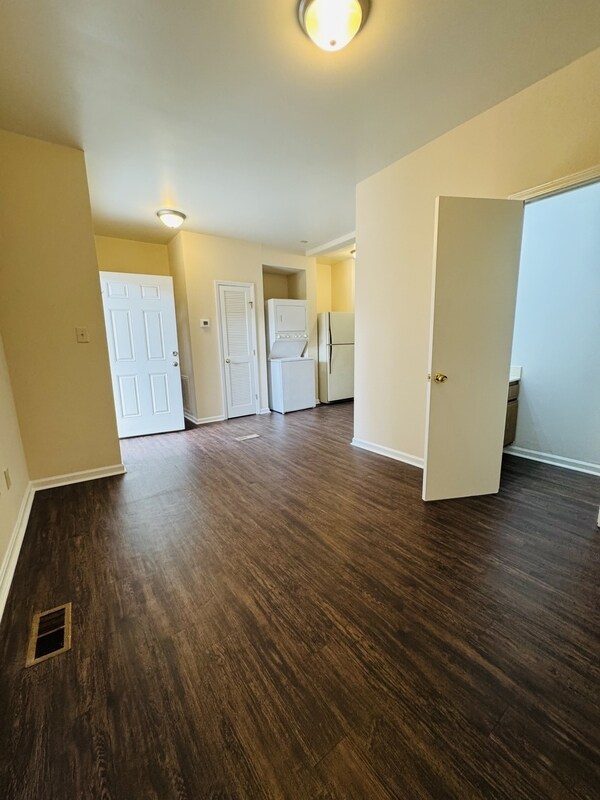 Photo - 1323 E 10th St