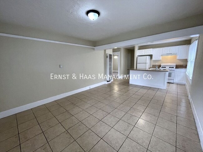 Photo - 512 Almond Ave