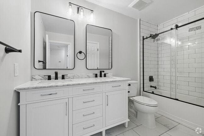 2BR, 2.5BA - 1,388SF - Primary Bathroom
