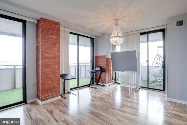 Building Photo - 250 S Reynolds St Unit 1410