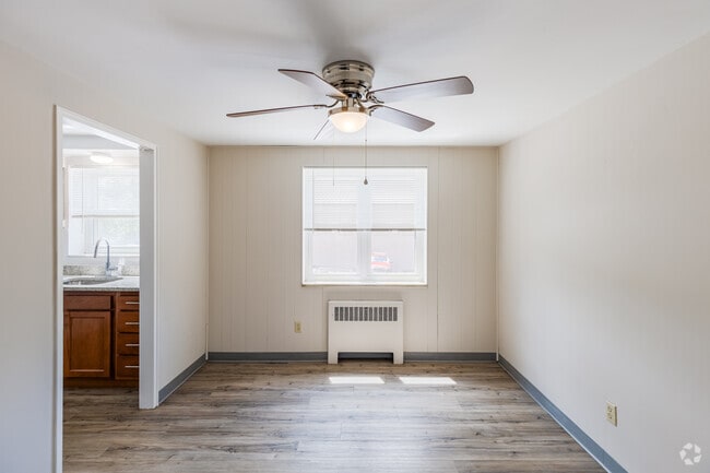 2BR, 1BA - 735SF - Dining Room
