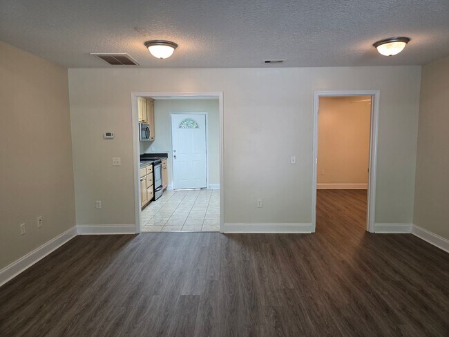Photo - 130 Lakeview Commons Dr