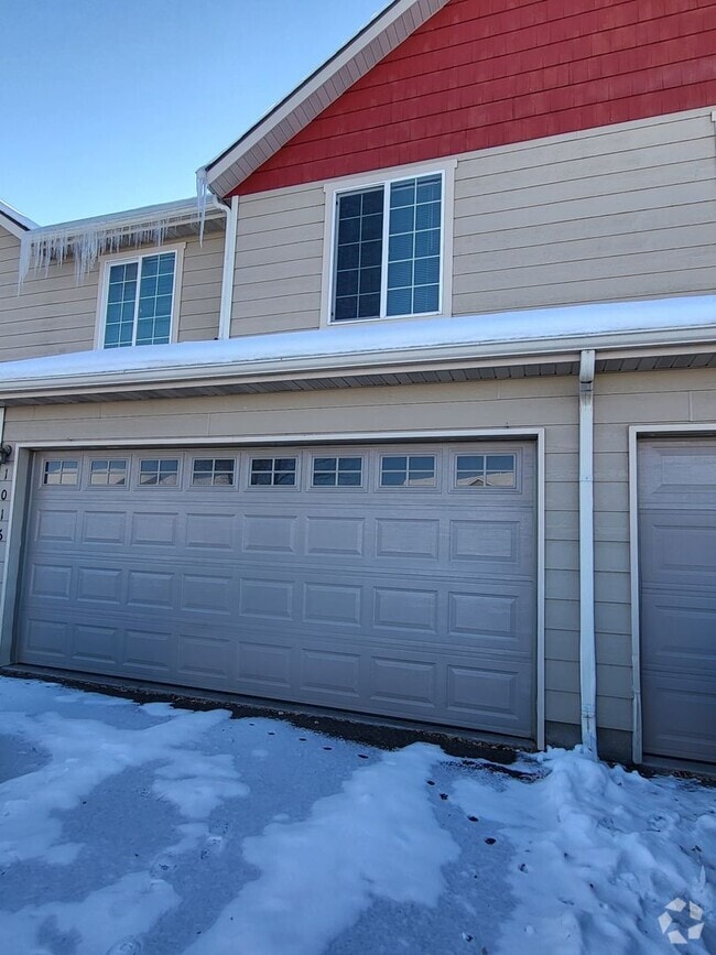 Building Photo - Well cared for & just the right size Rental