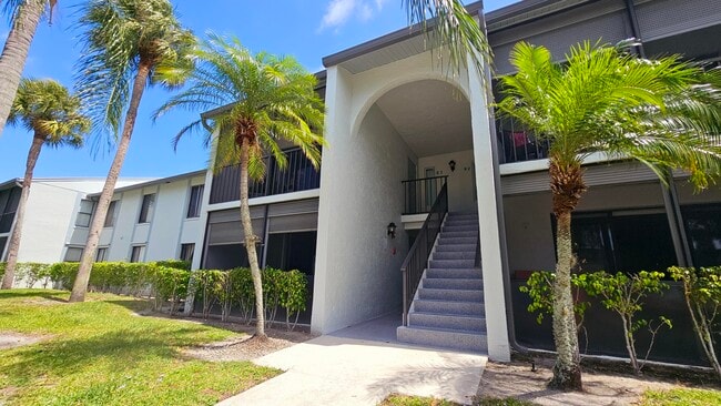 Photo - 1005 Green Pine Blvd Unidad E1