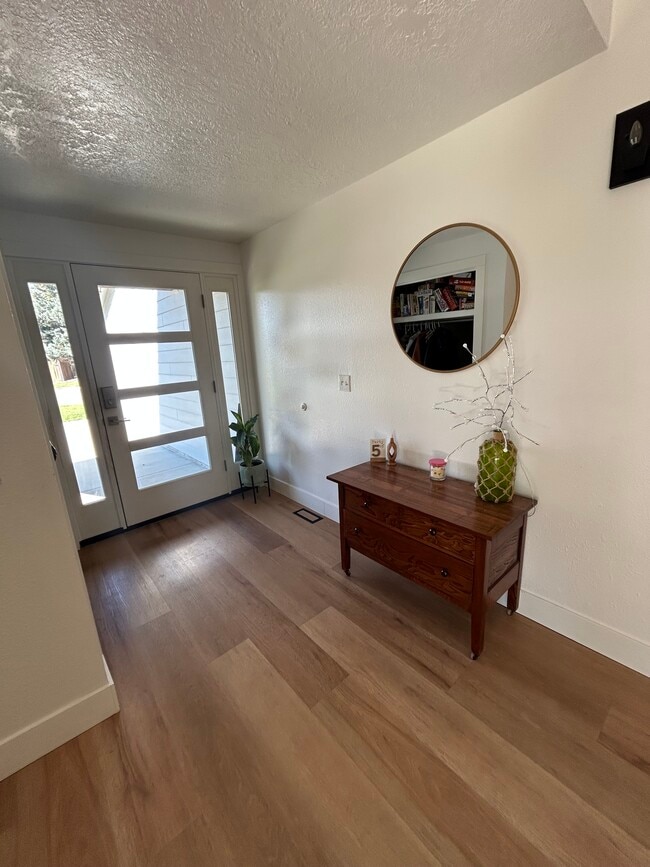 Photo - 10377 W Alliance St