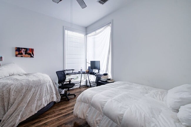 Photo - 616 W 35th St Unidad B