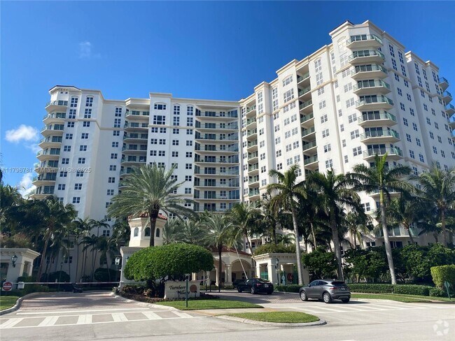 Building Photo - 19900 E Country Club Dr Unit 1002 Rental