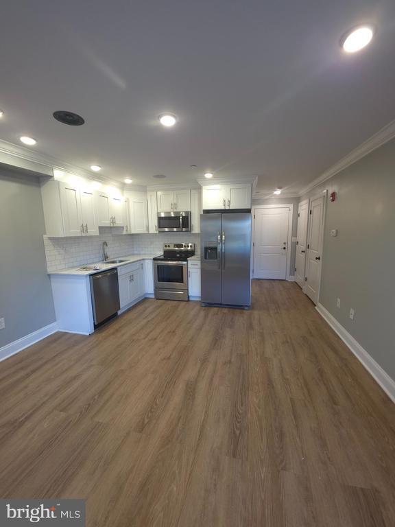 Building Photo - 3404 W Commissioner St Unit 1