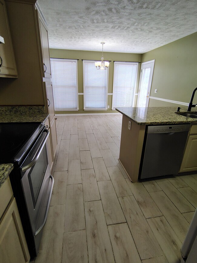 Photo - 692 Almondwood Pl