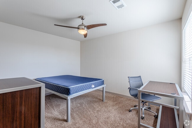 4BR, 4BA - 1696 SF